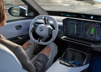 BMW першою в Німеччині отримала міжнародне схвалення на систему водіння “без рук”
