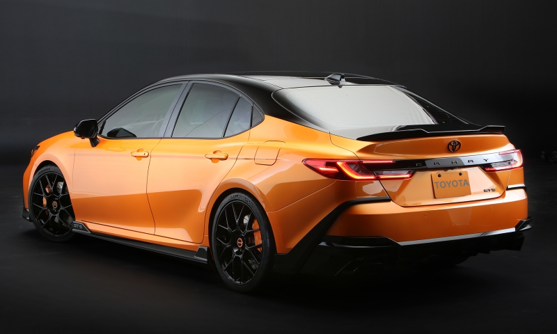 Toyota представила Camry з агресивним дизайном