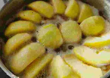 Небезпечно чи ні: чому при варінні картоплі зʼявляється піна і що з нею робити