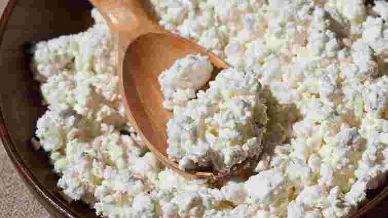 І в холодильнику, і в морозилці: як правильно зберігати кисломолочний сир