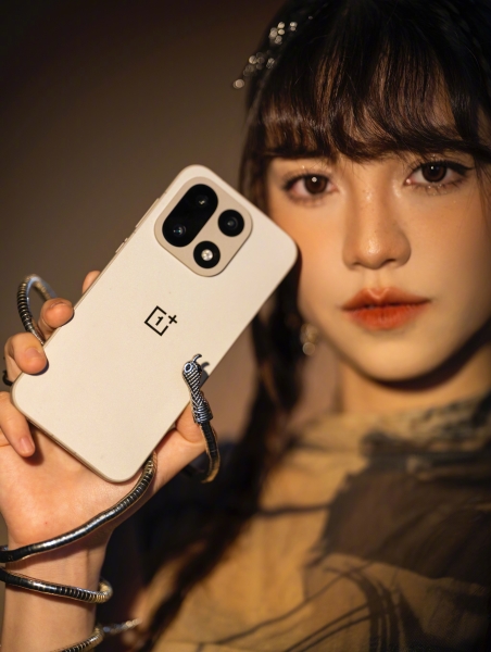 OnePlus 15 надійде в глобальний продаж вже 13 листопада, але детальні характеристики і фото вже в мережі