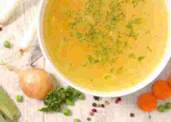 Прозорий, золотистий і неймовірно смачний: як приготувати ідеальний бульйон