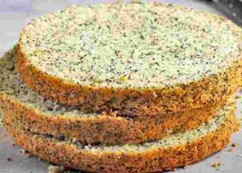 Не треба ні соди, ні розпушувача: як приготувати пухкий маковий бісквіт