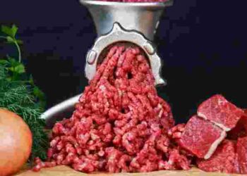 Поширена проблема, яку легко виправити: що зробити, щоб фарш не липнув до рук