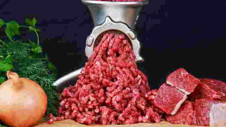 Поширена проблема, яку легко виправити: що зробити, щоб фарш не липнув до рук