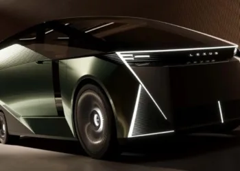 Lexus LS еволюціонував із седана у шестиколісний мінівен