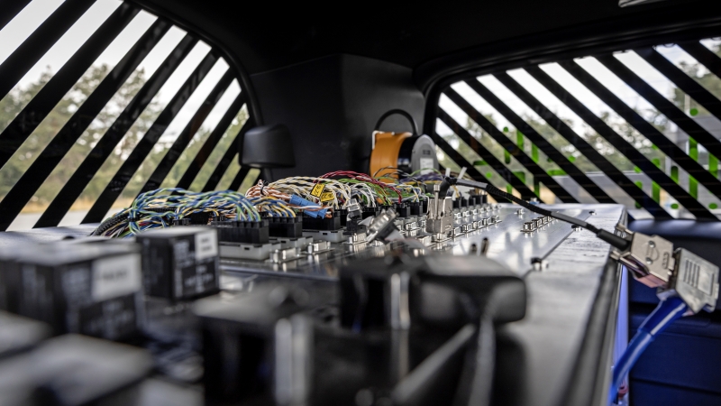 Mercedes-Benz показала ELF — електричну лабораторію на колесах з вибором зарядки на будь-який смак