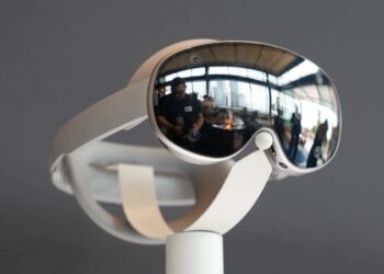 Samsung підкорює змішану реальність — представлено гарнітуру Galaxy XR, яка стала першим пристроєм на Android XR