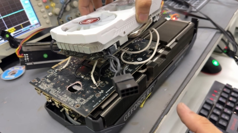 Блискавка пропалює діру у NVIDIA RTX 5070 Ti, відеокарту ремонтують завдяки Radeon RX 580