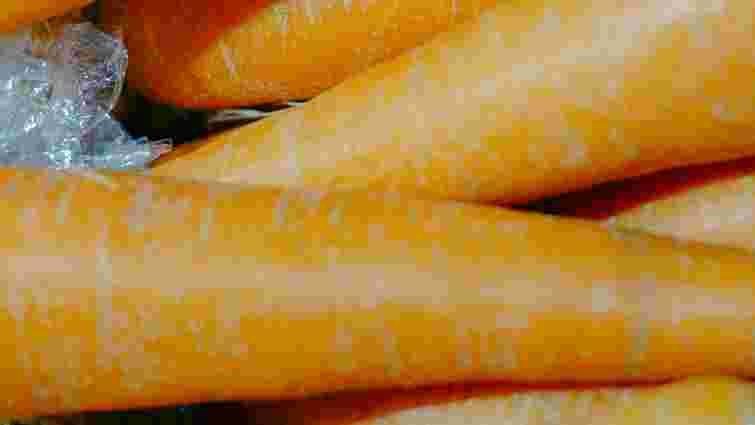 Морква не втратить яскравий колір: що треба додати під час варіння