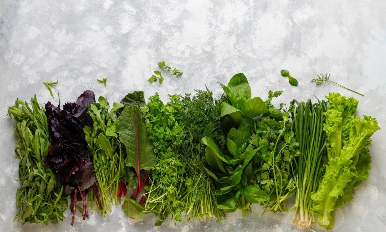 Чем залить зелень, чтобы сохранить вкус во всю зиму: хитрый способ