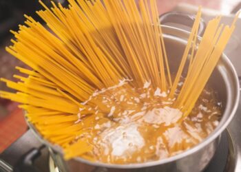 Чому у вас злипаються спагеті і що з цим робити: один лайфхак вирішить проблему