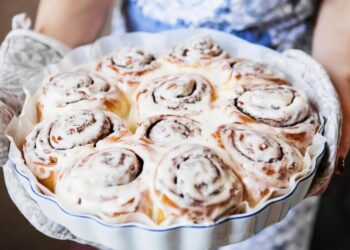 Домашні сінабони смачніші, ніж у кафе: 3 рецепти знаменитих булочок із корицею