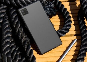 BOOX P6 Pro — кольорова e-Ink книга, яка вміє телефонувати і має камеру