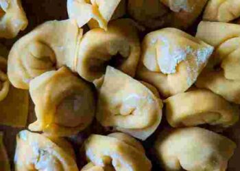 Отримаєте ідеальне тісто для пельменів: додайте одну ложку цього секретного інгредієнта