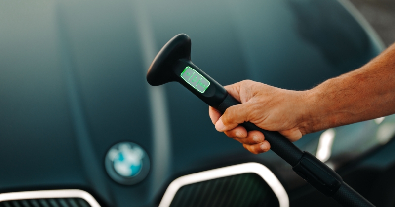 BMW та Sipaboards створили електричну SUP-дошку в стилі Neue Klasse