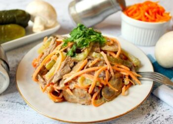 Этот “Гетманский” салат собирает все восторженные отзывы: сытно и вкусно (РЕЦЕПТ)