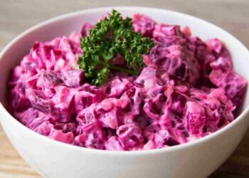 Этот “витаминный” салат осенью заменит вам обеды и ужины: сытно и просто (ВИДЕО)