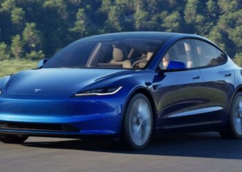 Tesla збільшила запас ходу Model 3 і повернула нормальний перемикач сигналів повороту