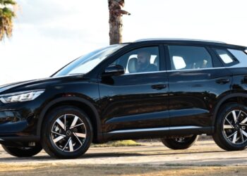 BYD представила свій перший PHEV, що працює на біоетанолі