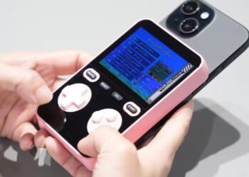 Представлено Mobile BOY — гібрид MagSafe-акумулятора для iPhone та ігрової ретро-консолі в стилі Nintendo Game Boy