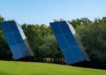 Форма та рух: об’ємні сонячні вежі, керовані ШІ, на 50% ефективніші за звичайні