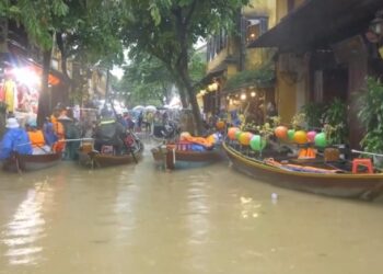 Головні туристичні місця В’єтнаму постраждали від сильної повені