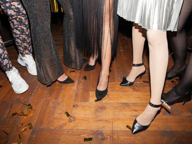 Як поєднувати колготки з одягом за правилами моди, стилю та етикету