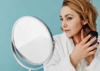 Як жінкам після сорока зробити тонке волосся візуально густішим і виглядати сучасно без складних укладок