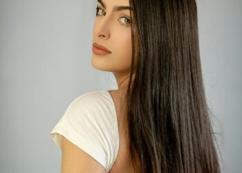 Кератинове випрямлення волосся: розповідаю про найнеоднозначнішу послугу