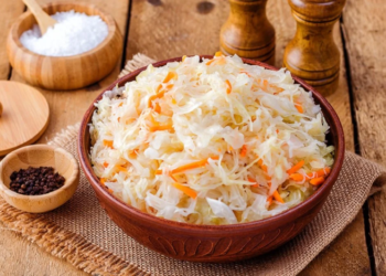 Квашеная капуста будет вкусной не сразу: сколько дней нужно ждать