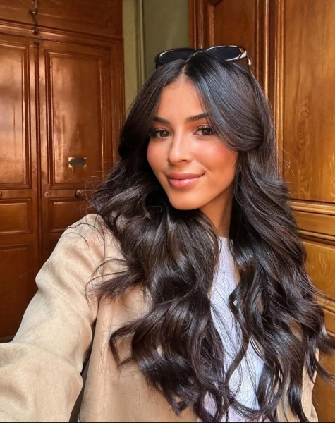 Модні фарбування для темного волосся на осінь 2025