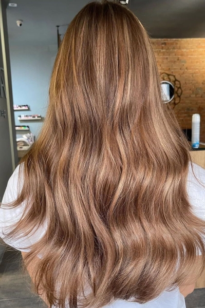 Модні фарбування для темного волосся на осінь 2025