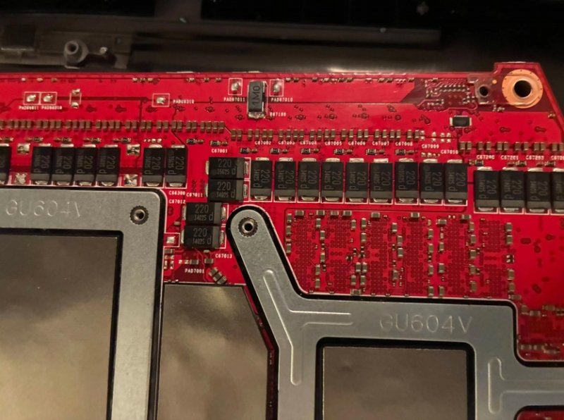 Ноутбучна NVIDIA RTX 4090 обігнала 5090 після шунтування резистора