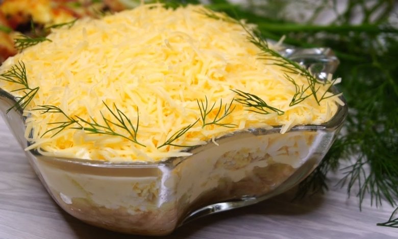 Новый салат "Париж в снегу": секретный ингредиент делает его самым лучшим (РЕЦЕПТ)