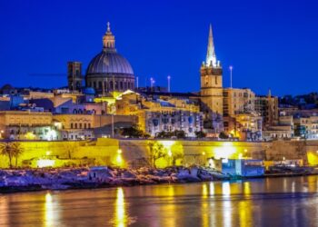 Обійшла Париж і Лісабон: туристи назвали найкрасивішу столицю світу