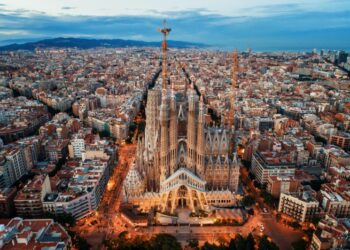 Саграда Фамілія в Барселоні офіційно визнана найвищою церквою у світі