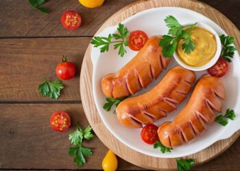 Сделайте это с сосисками перед жаркой: секундный трюк для вкуснейшего блюда