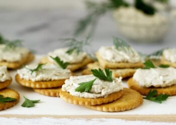 Сытный перекус за 15 минут: идеальная намазка из банки сардины (РЕЦЕПТ)