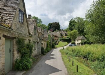 В одному із селищ Англії запроваджують жорсткі правила: чому місцеві звинувачують туристів