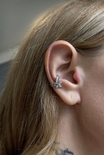 Види проколів вух: гід з назвами та фото