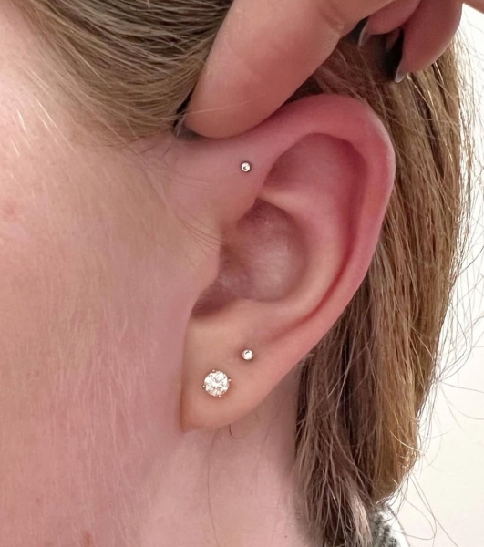 Види проколів вух: гід з назвами та фото