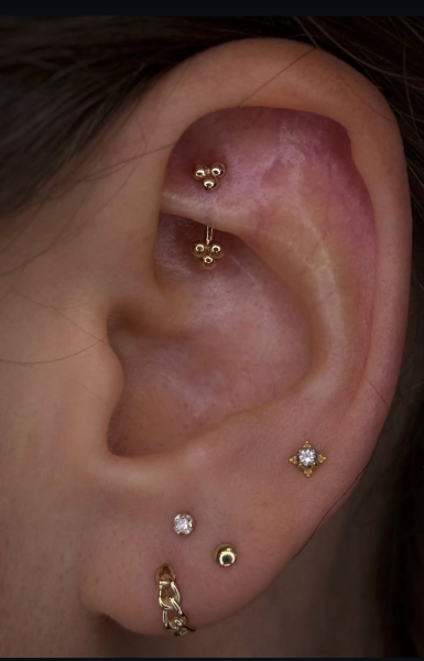 Види проколів вух: гід з назвами та фото