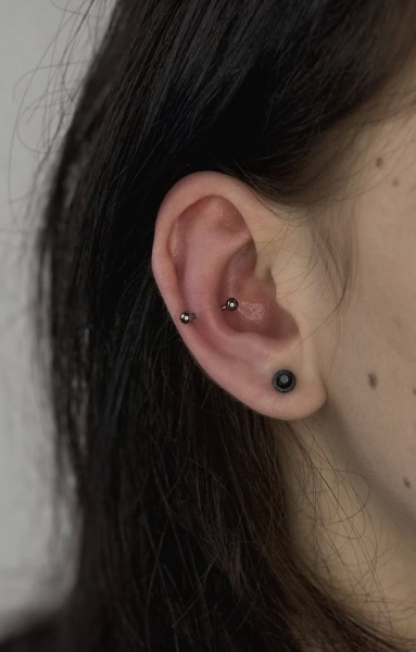 Види проколів вух: гід з назвами та фото