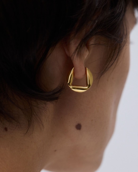 Види проколів вух: гід з назвами та фото