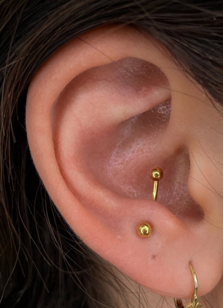 Види проколів вух: гід з назвами та фото