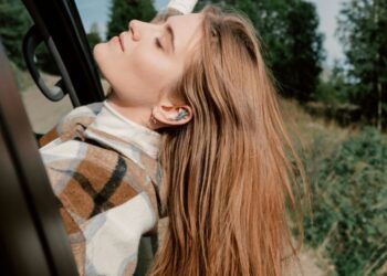 Волосся, яке швидко брудниться: як повернути відчуття свіжості й легкості, навіть без щоденного миття