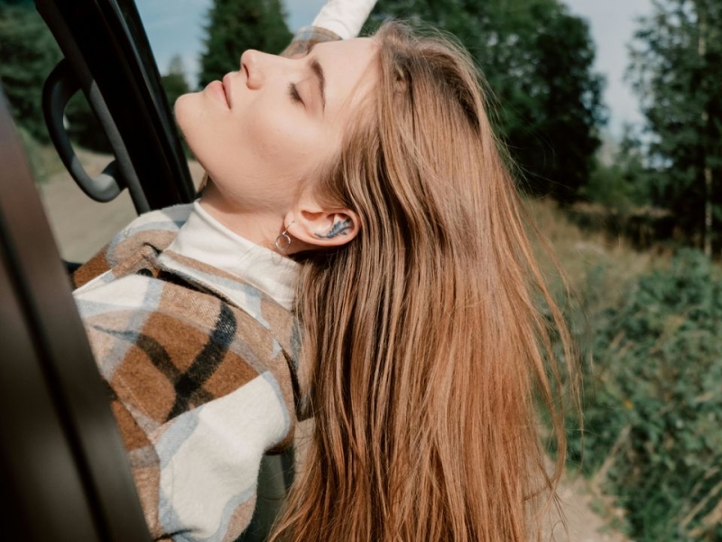 Волосся, яке швидко брудниться: як повернути відчуття свіжості й легкості, навіть без щоденного миття