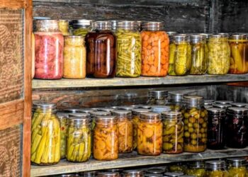 Выбросить или есть: сколько лет можно хранить закрутки