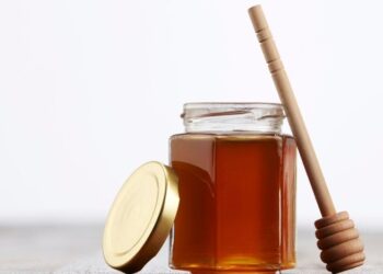 Засахарился мед? Есть простой способ его спасти